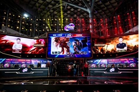 他在赛后采 他在赛后采