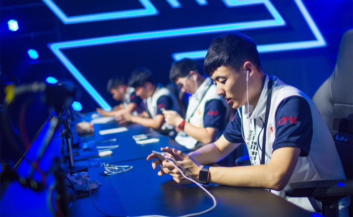 一位来自日 一位来自日